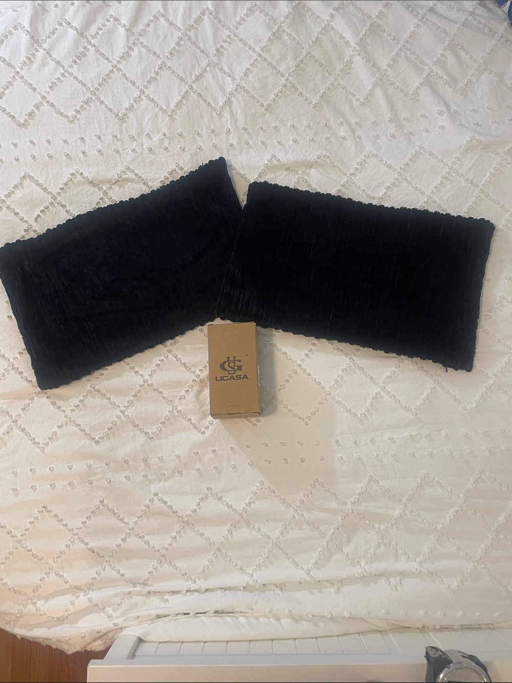 Black Plush Ribbed Accent Pillow cover Pair nwt